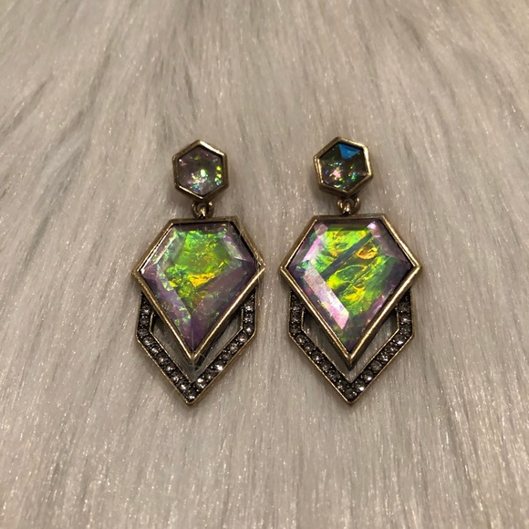 Pretty Earrings - Picture 4 of 7